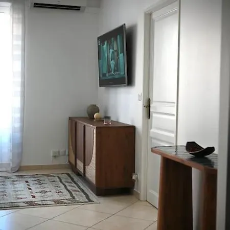 Cosy Centre-ville Apartmán *